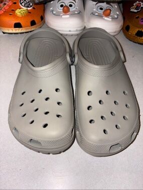 CROCS Classic Clog in Light Gray